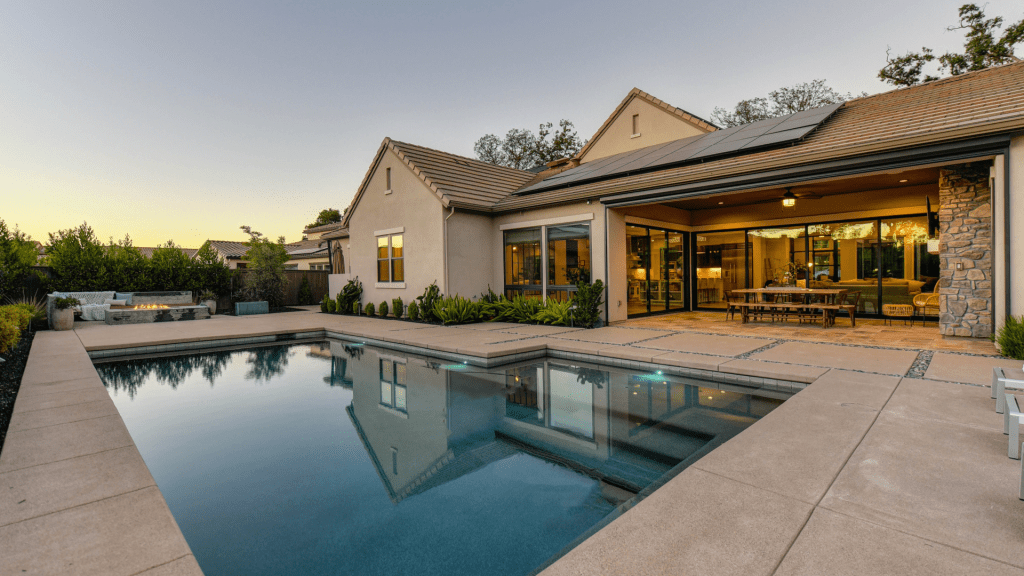 Villa with outdoor pool